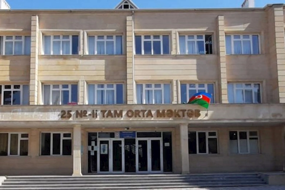Şagirdlərə psixoloji təzyiq etdiyi deyilən müəllimə töhmət verildi — FOTO