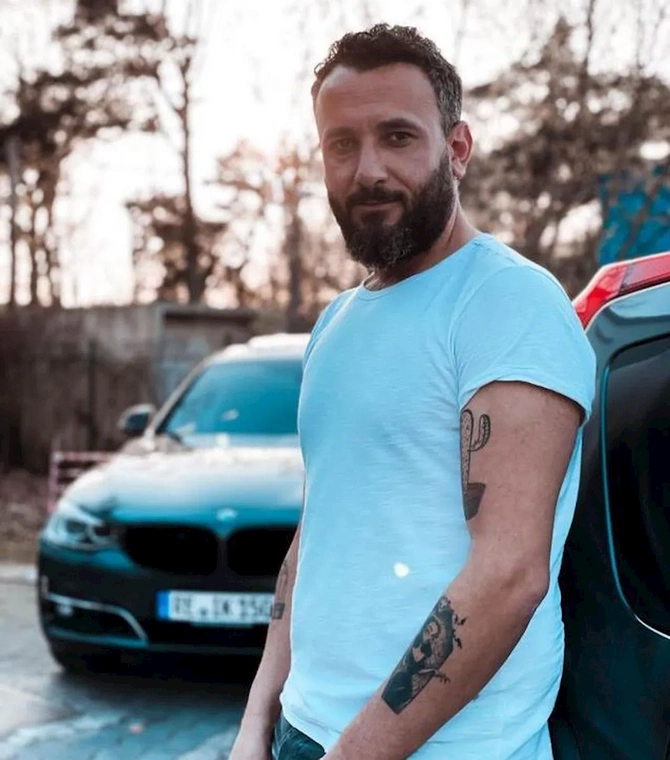 “Kurtlar vadisi”nin aktyoru görünüşü ilə hər kəsi təəccübləndirdi — FOTOLAR