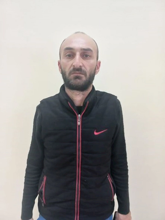 Narkotik qəbul edib maşın sürən şəxs HƏBS EDİLDİ — FOTO Narkotik qəbul edib maşın sürən şəxs HƏBS EDİLDİ — FOTO