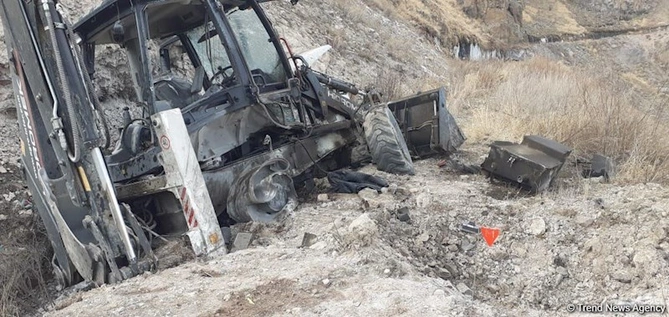 Kəlbəcərdə minaya düşən texnikaların görüntüləri — FOTOLAR