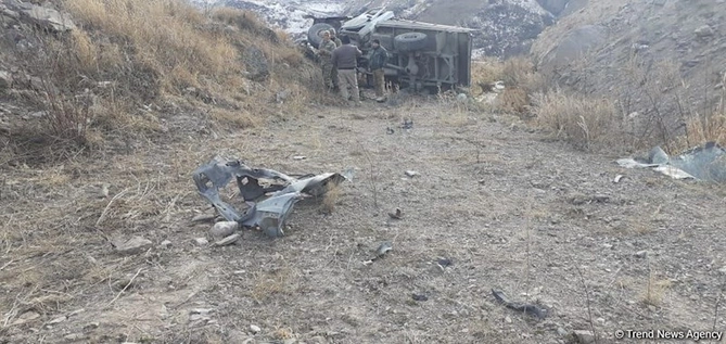Kəlbəcərdə minaya düşən texnikaların görüntüləri — FOTOLAR