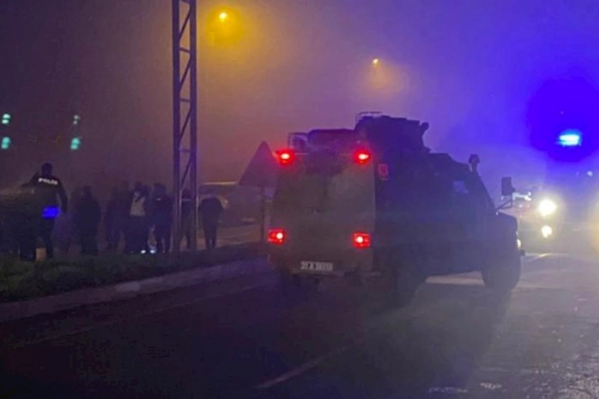 Türkiyədə polis maşını partladıldı — 9 yaralı (YENİLƏNİB)