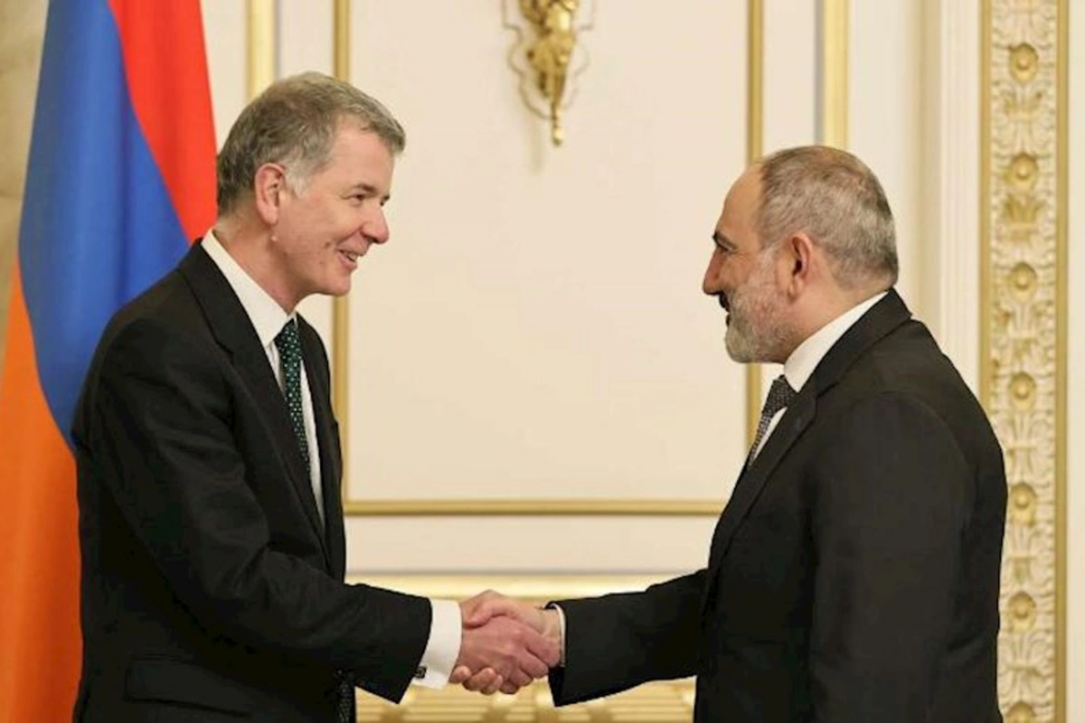 Paşinyan Britaniya kəşfiyyatının rəhbəri ilə görüşdü