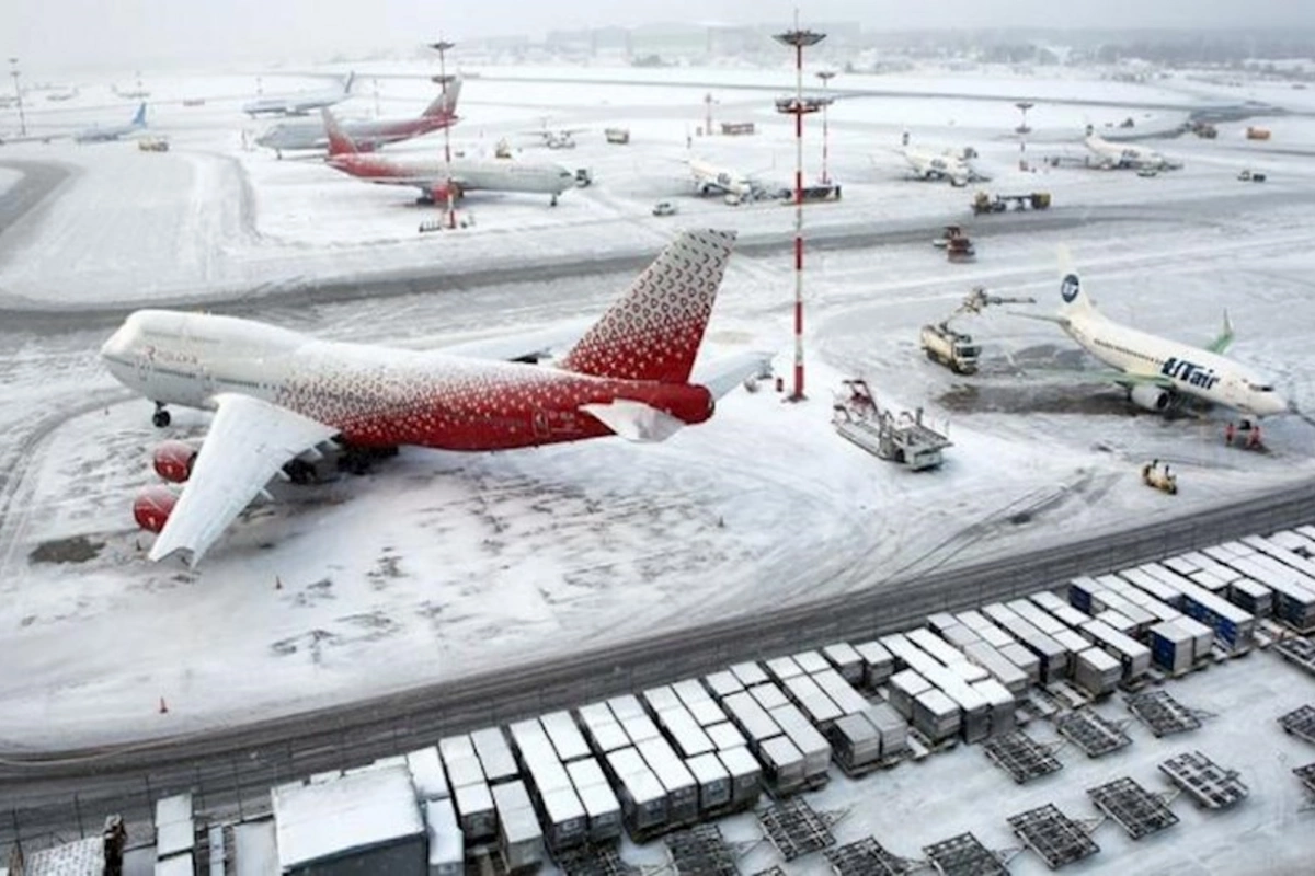 Moskva aeroportlarında güclü qara görə 200-dən çox reys ləğv edildi