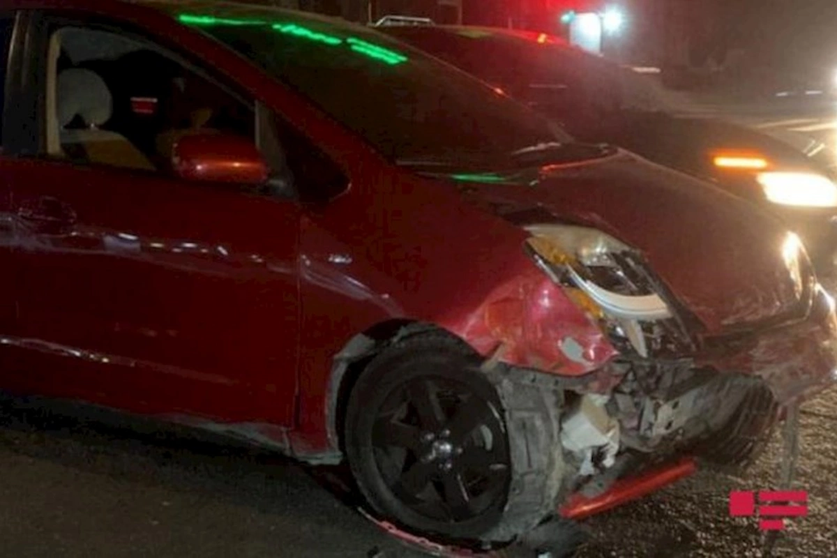 Bakıda 2 Toyota Prius toqquşub — FOTO