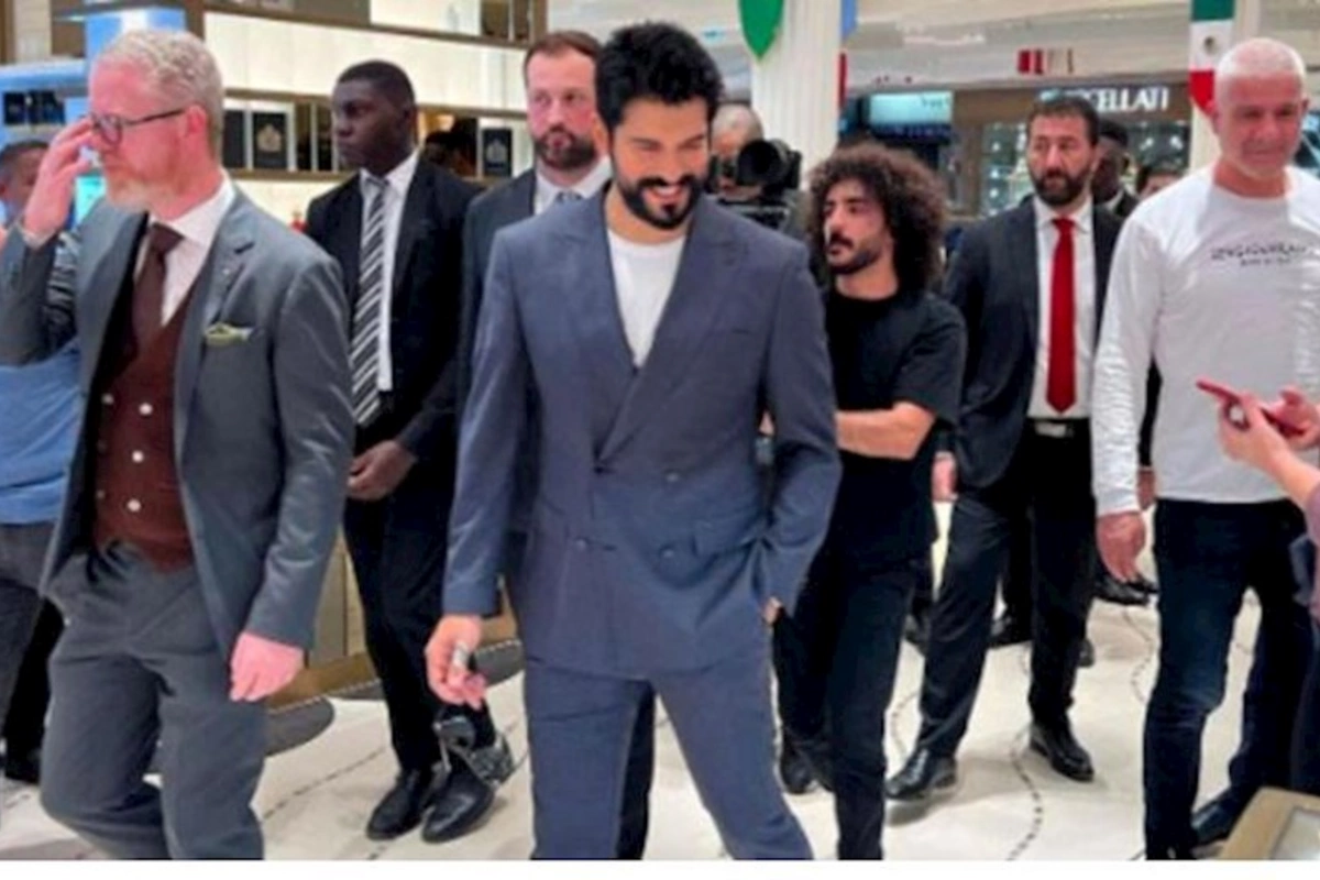 Burak Özçivitin Qətərdə izdihamla qarşılanma VİDEOSU