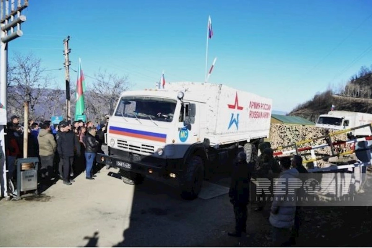 Aksiya iştirakçıları sülhməramlıların birinin ailə üzvlərinin keçidinə şərait yaradıblar