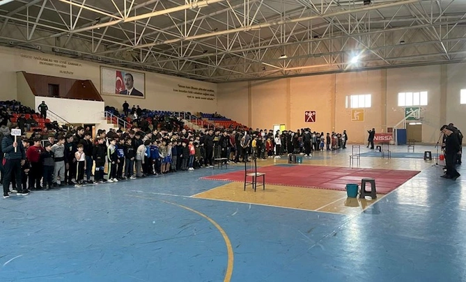 Heydər Əliyevin 100 illik yubileyinə həsr olunmuş kikboksinq üzrə açıq rayon birinciliyi keçirilib — FOTO
