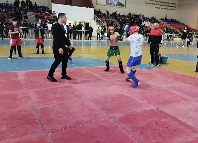 Heydər Əliyevin 100 illik yubileyinə həsr olunmuş kikboksinq üzrə açıq rayon birinciliyi keçirilib — FOTO