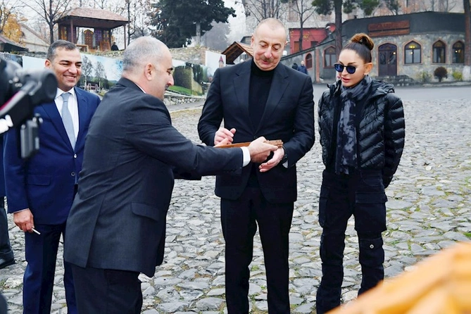 İlham Əliyev və Mehriban Əliyeva “Yuxarı Baş” qoruğunda aparılan təmir-bərpa işləri ilə tanış olublar — YENİLƏNİB (FOTOLAR)