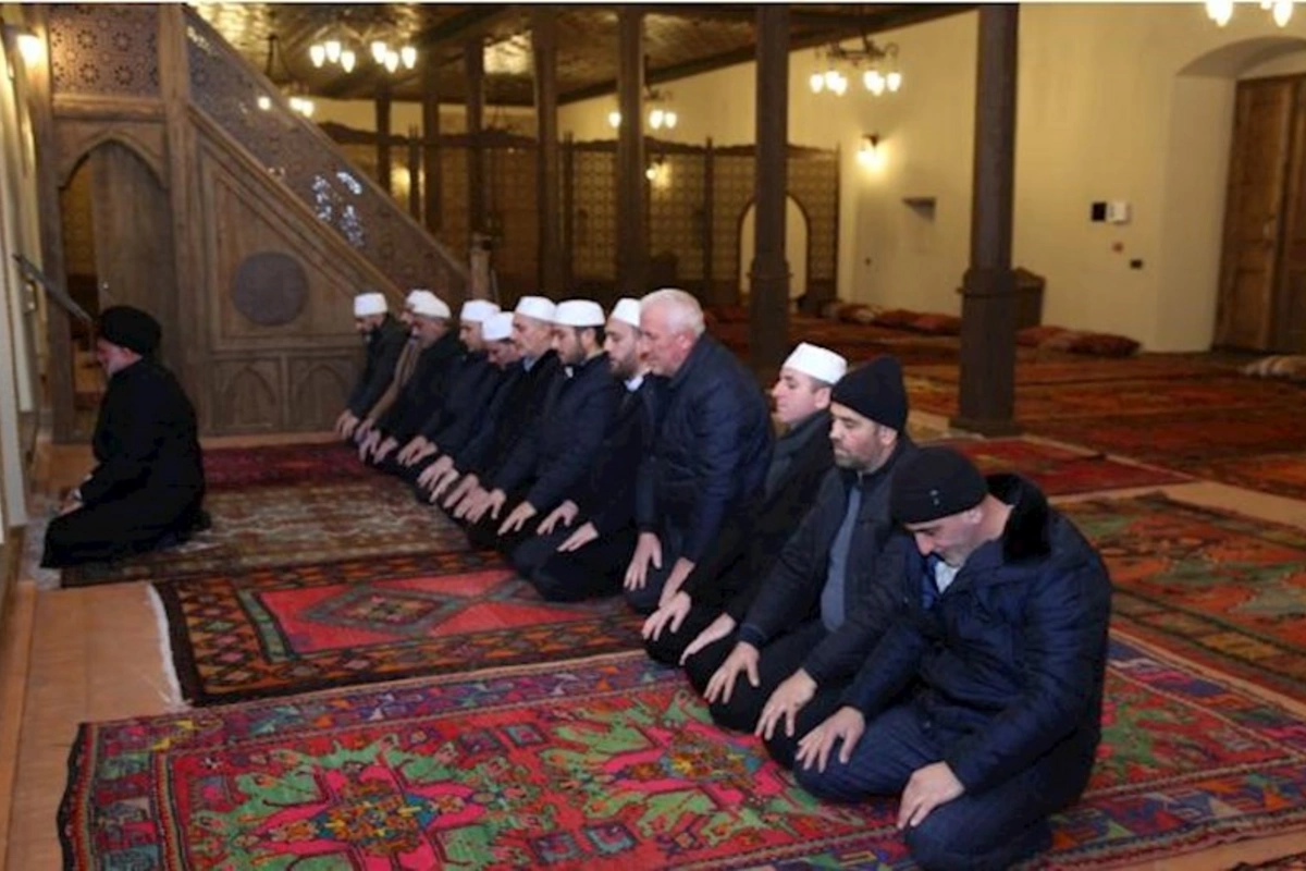 Prezidentin ziyarət etdiyi məsciddə 100 il sonra namaz qılındı — FOTO