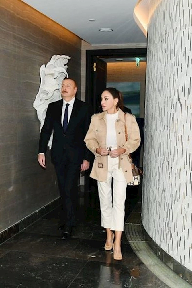İlham Əliyev və Mehriban Əliyeva Bakıda hotelin açılışında iştirak ediblər — YENİLƏNİB (FOTO/VİDEO)