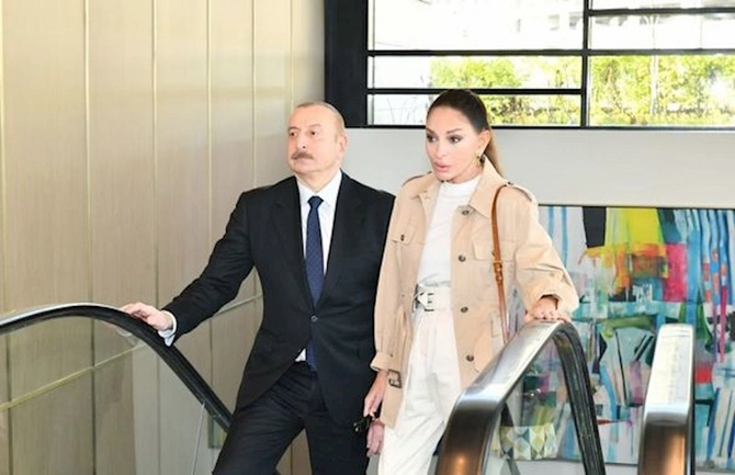 İlham Əliyev və Mehriban Əliyeva Bakıda hotelin açılışında iştirak ediblər — YENİLƏNİB (FOTO/VİDEO)