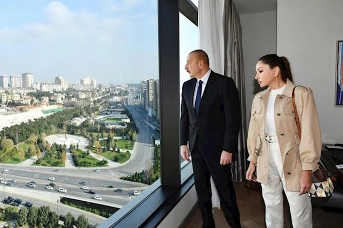 İlham Əliyev və Mehriban Əliyeva Bakıda hotelin açılışında iştirak ediblər — YENİLƏNİB (FOTO/VİDEO)
