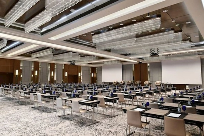 İlham Əliyev və Mehriban Əliyeva Bakıda hotelin açılışında iştirak ediblər — YENİLƏNİB (FOTO/VİDEO)