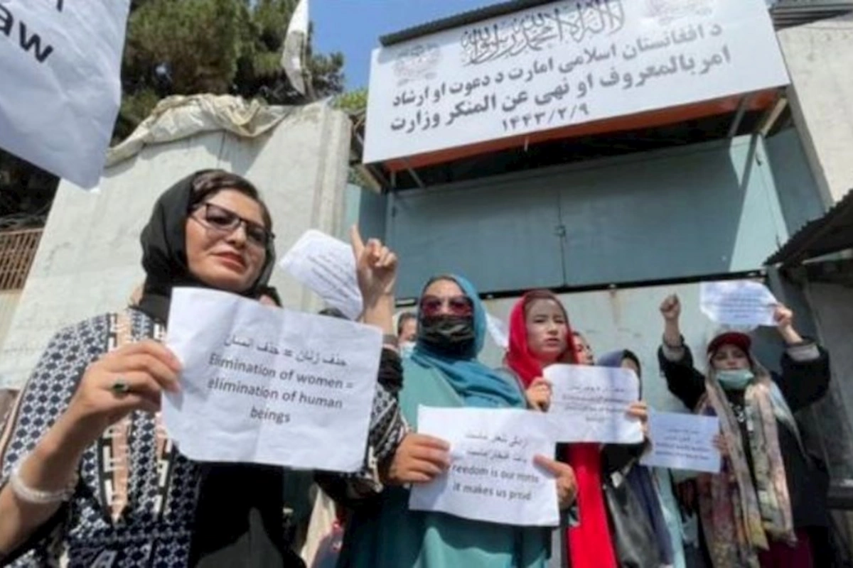 Bu ölkə qadınların universitetə daxil olmasını qadağan etdi