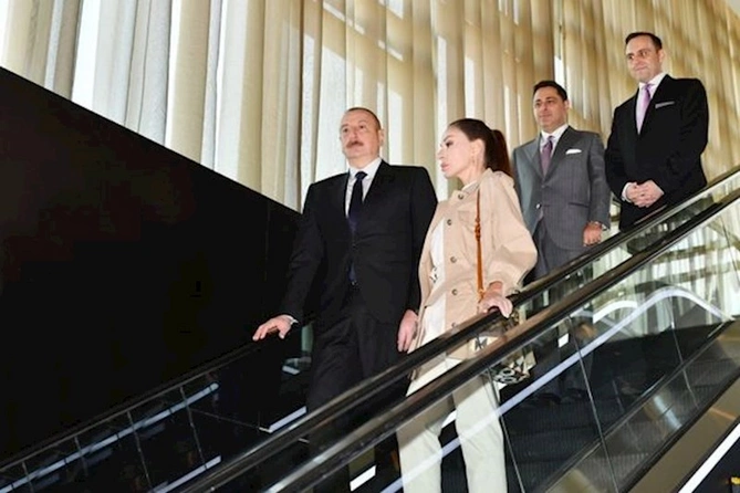 İlham Əliyev və Mehriban Əliyeva Bakıda hotelin açılışında iştirak ediblər — YENİLƏNİB (FOTO/VİDEO)