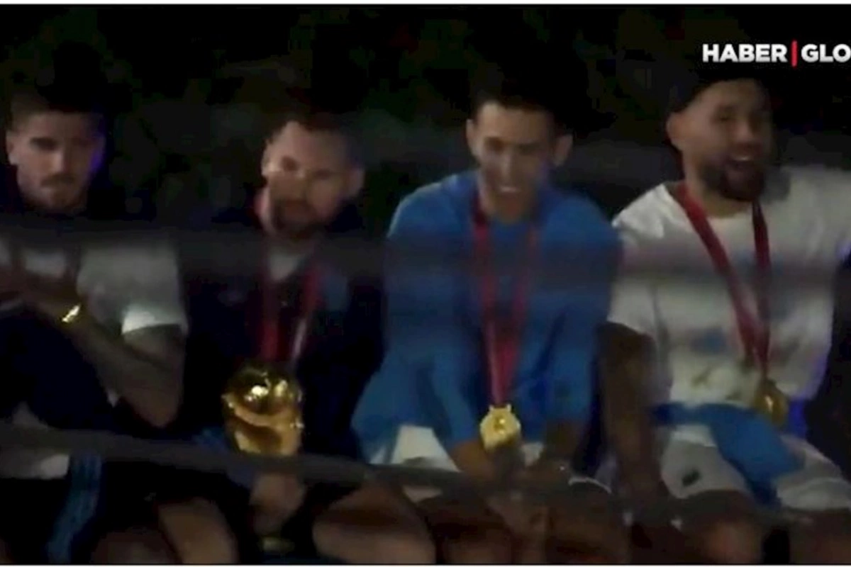 Messi və komanda yoldaşları təhlükədən son anda qurtuldu — VİDEO