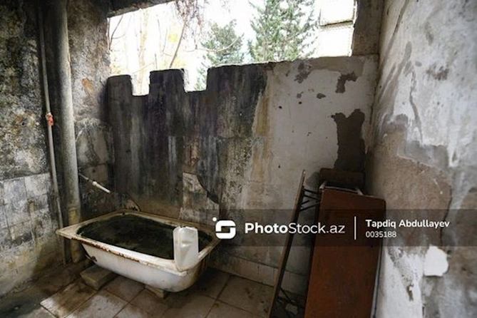 Bakıda yetmiş yaşı olan binada antisanitar vəziyyət hökm sürür — FOTOREPORTAJ