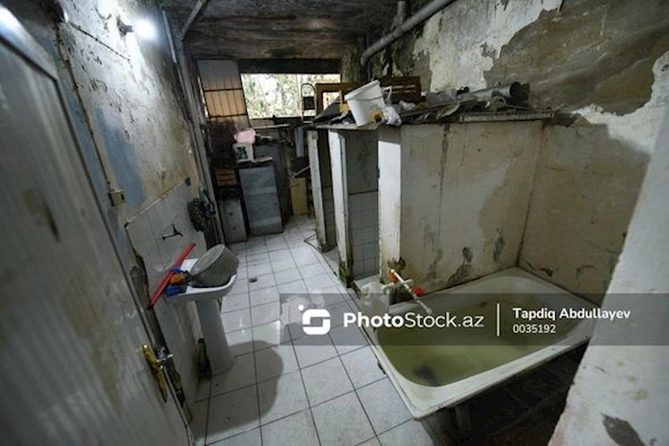 Bakıda yetmiş yaşı olan binada antisanitar vəziyyət hökm sürür — FOTOREPORTAJ