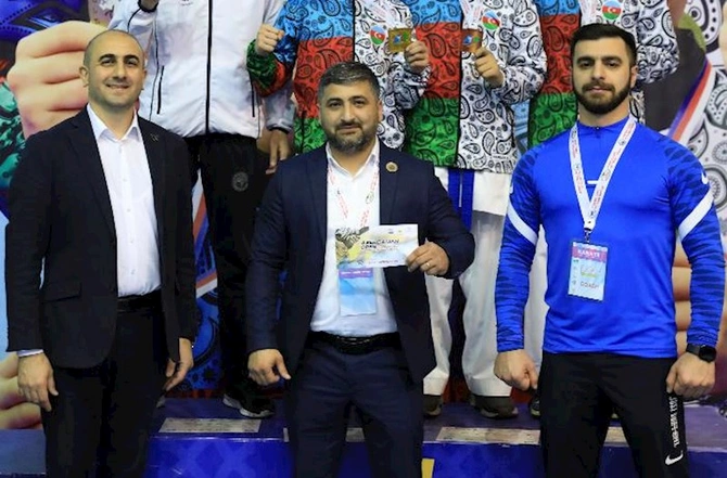 Karateçilər 25.000 manat mükafat fondu olan yarışda gərgin mübarizə apardılar — FOTOLAR