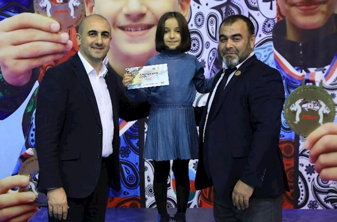 Karateçilər 25.000 manat mükafat fondu olan yarışda gərgin mübarizə apardılar — FOTOLAR