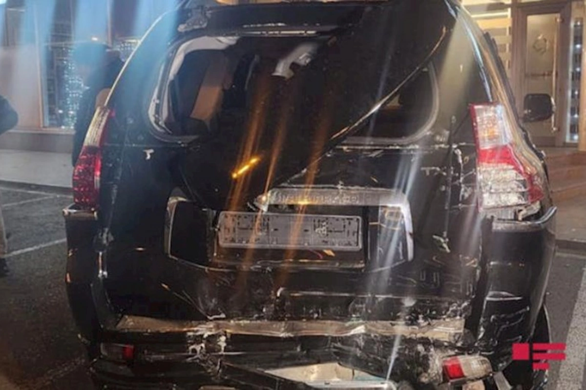 Bakıda kişi 100 min manatlıq avtomobili aldığı gün qəzaya düşdü — FOTO