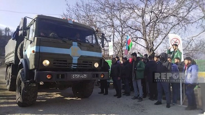 Sülhməramlıların daha 6 maşını Laçın yolundan keçdi — FOTO