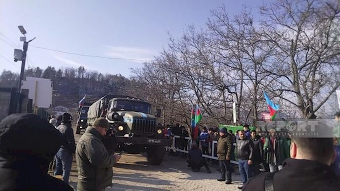 Sülhməramlıların daha 6 maşını Laçın yolundan keçdi — FOTO