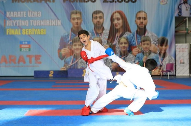 Karateçilər 25.000 manat mükafat fondu olan yarışda gərgin mübarizə apardılar — FOTOLAR