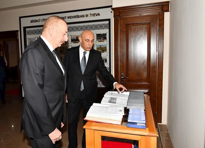 İlham Əliyev Qərbi Azərbaycan İcmasının inzibati binasında yaradılan şəraitlə tanış olub — FOTOLAR (YENİLƏNDİ) İlham Əliyev Qərbi Azərbaycan İcmasının inzibati binasında yaradılan şəraitlə tanış olub — FOTOLAR (YENİLƏNDİ)