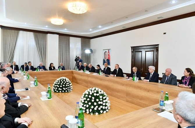 İlham Əliyev Qərbi Azərbaycan İcmasının inzibati binasında yaradılan şəraitlə tanış olub — FOTOLAR (YENİLƏNDİ) İlham Əliyev Qərbi Azərbaycan İcmasının inzibati binasında yaradılan şəraitlə tanış olub — FOTOLAR (YENİLƏNDİ)