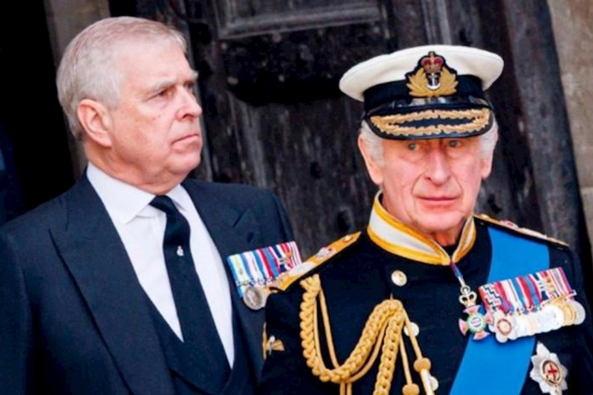 Britaniya kralı qardaşını saraydan qovdu — ŞOK SƏBƏB