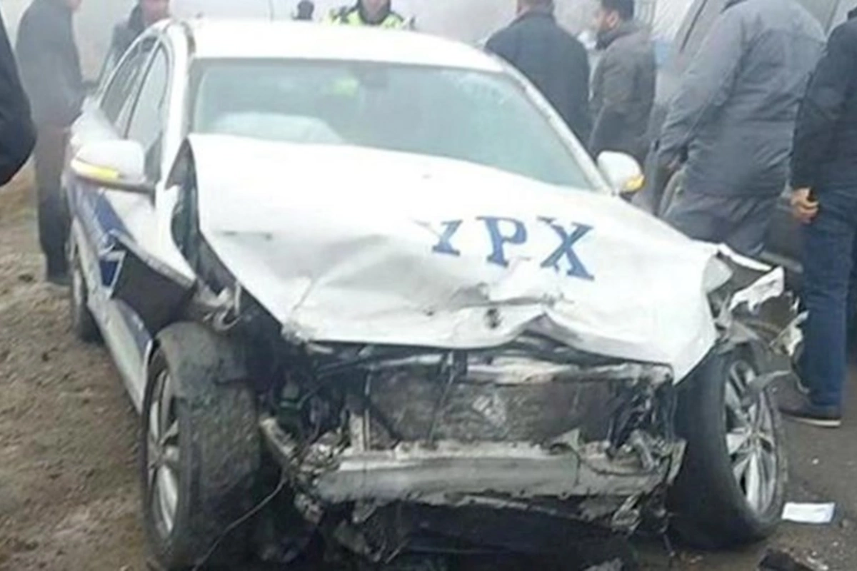 Polis maşını ilə “Mercedes” toqquşdu — Ağır yaralılar var (FOTOLAR)