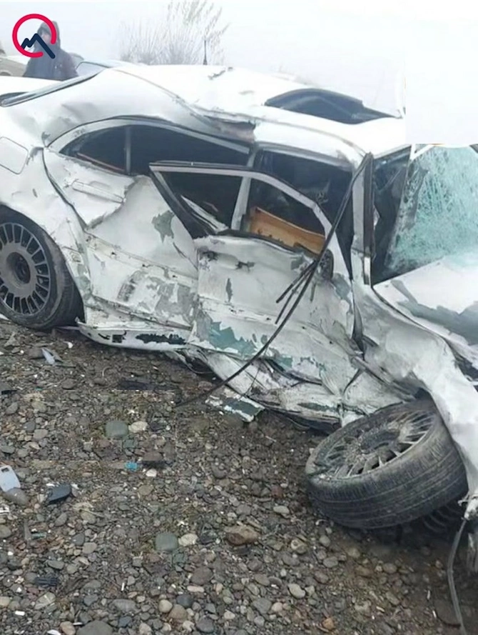 Polis maşını ilə “Mercedes” toqquşdu — Ağır yaralılar var (FOTOLAR)
