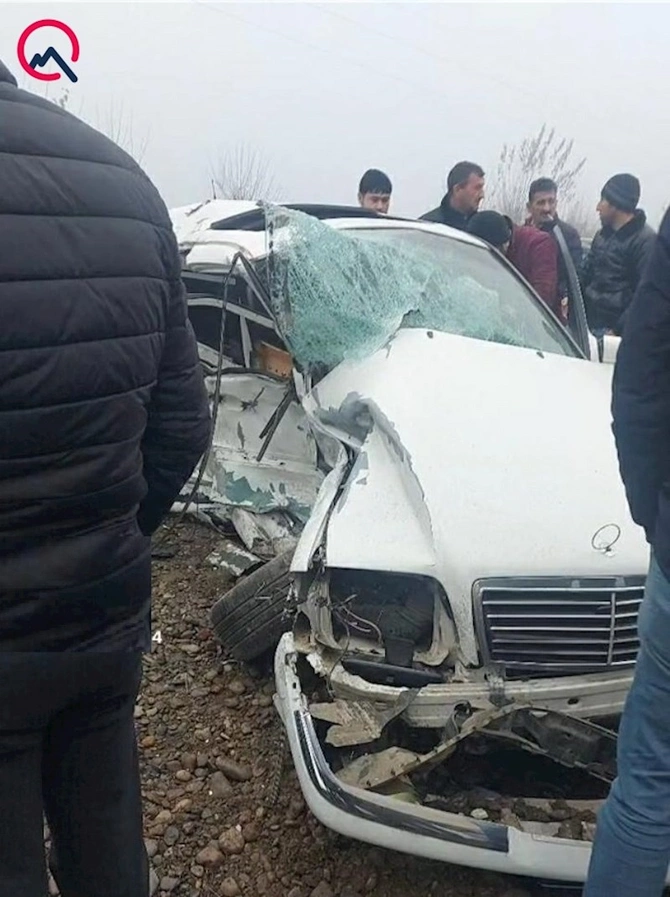 Polis maşını ilə “Mercedes” toqquşdu — Ağır yaralılar var (FOTOLAR)