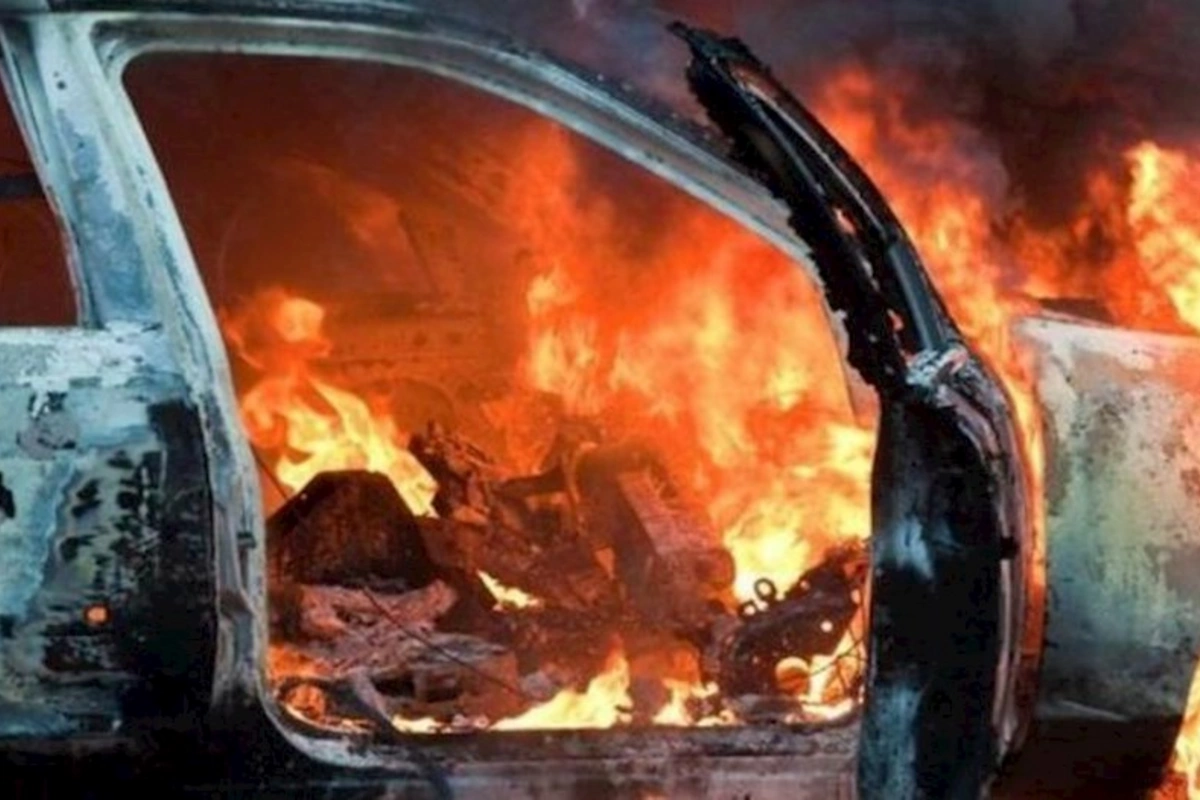 Bakıda “Volkswagen markalı minik avtomobili yanıb