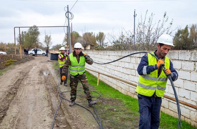 Salyan rayonunun elektrik şəbəkəsi yenilənir — FOTOLAR