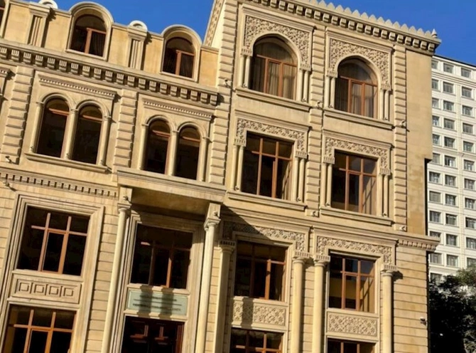 Bayram Səfərovu oturduğu binadan çıxardılar — FOTO