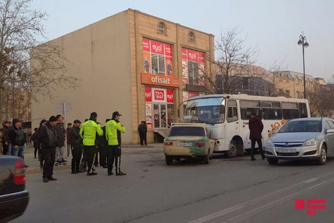 Gəncədə sərnişin avtobusu qəzaya düşdü: Xəsarət alanlar var Gəncədə sərnişin avtobusu qəzaya düşdü: Xəsarət alanlar var