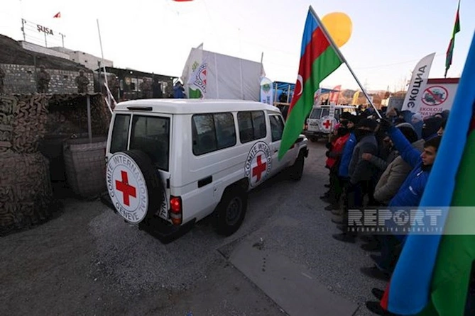 BQXK-nın daha üç avtomobili Xankəndi yolunda maneəsiz hərəkət edib — YENİLƏNİB (FOTO)