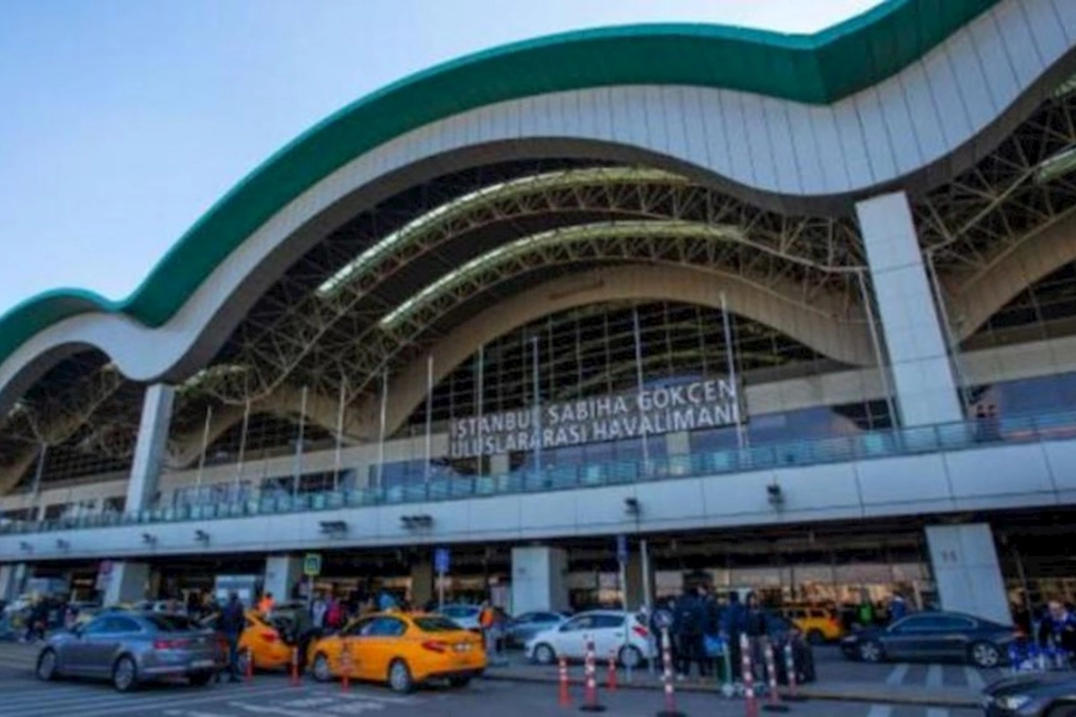 İstanbulda partlayış: Hava limanında uçuşlar müvəqqəti dayandırıldı — FOTO