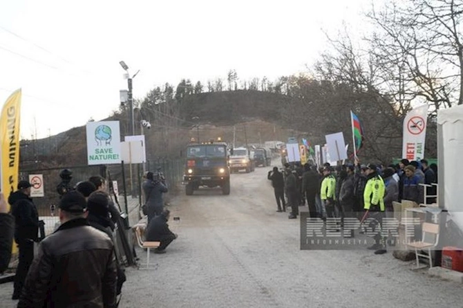 Sülhməramlıların avtomobilləri Xankəndi yolunda maneəsiz hərəkət edirlər — FOTO