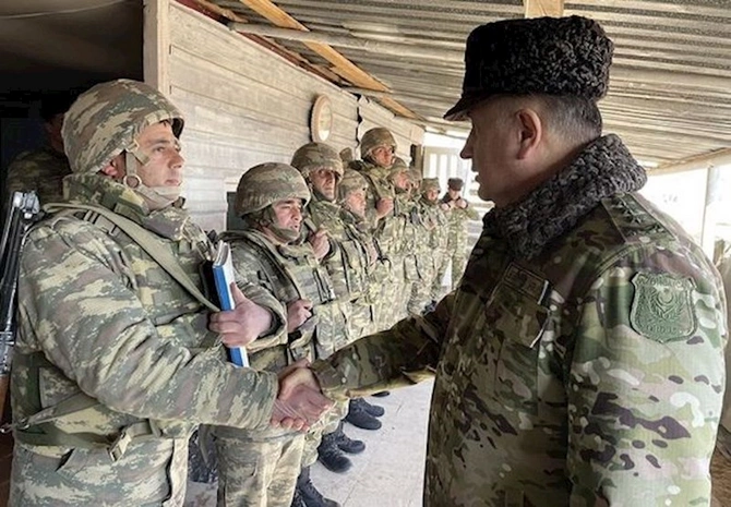 Azərbaycan Ordusunun Baş Qərargah rəisi Şuşada hərbçilərə tapşırıqlar verdi — FOTO Azərbaycan Ordusunun Baş Qərargah rəisi Şuşada hərbçilərə tapşırıqlar verdi — FOTO