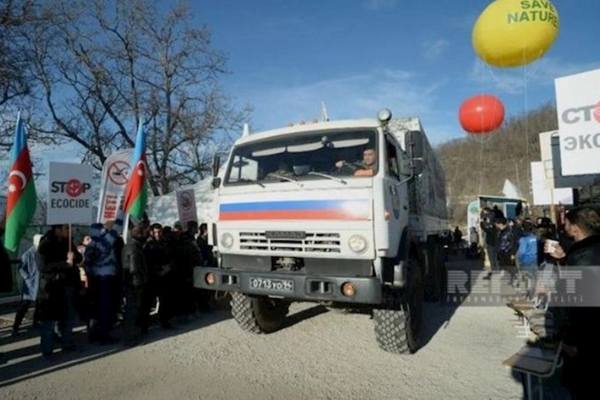 Sülhməramlıların avtomobilləri Xankəndi yolunda maneəsiz hərəkət edirlər