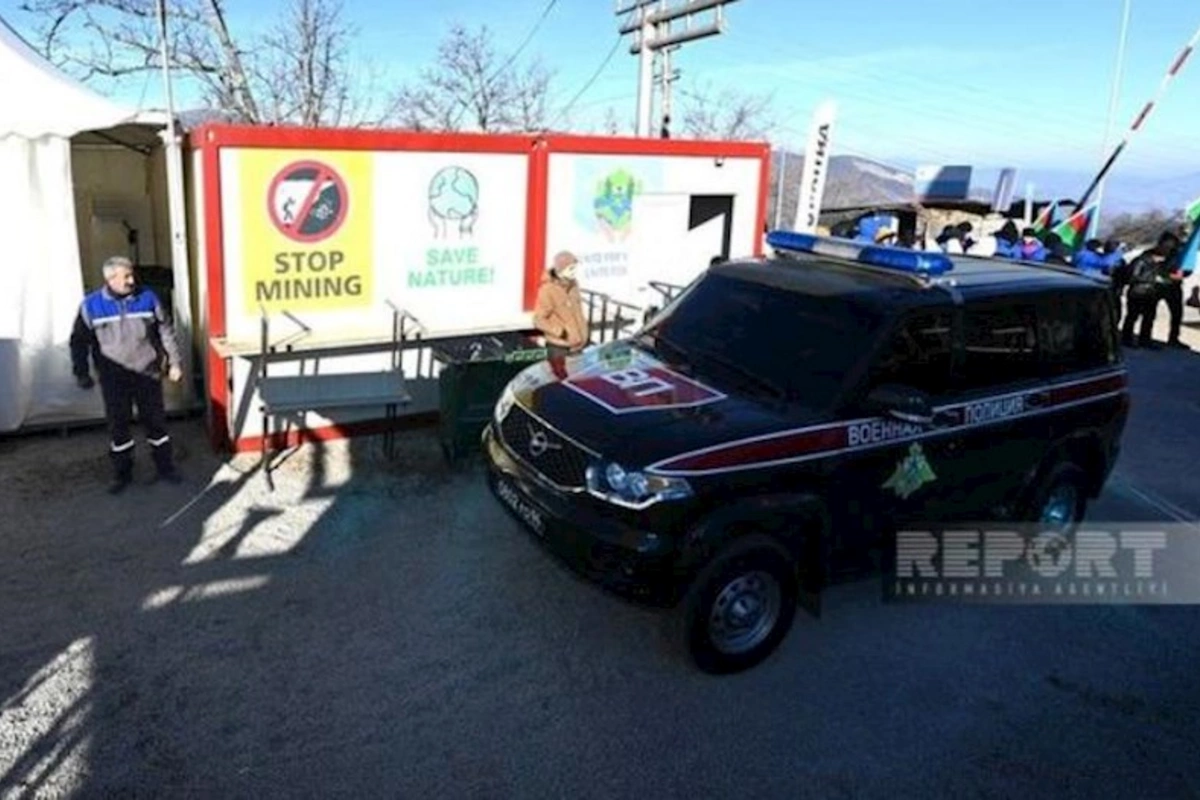 Sülhməramlıların avtomobilləri Xankəndi yolunda maneəsiz hərəkət edirlər