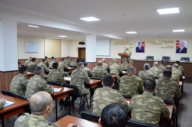 Azərbaycan Ordusunun Baş Qərargah rəisi Şuşada hərbçilərə tapşırıqlar verdi — FOTO Azərbaycan Ordusunun Baş Qərargah rəisi Şuşada hərbçilərə tapşırıqlar verdi — FOTO