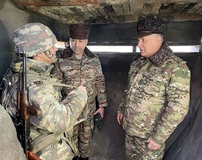 Azərbaycan Ordusunun Baş Qərargah rəisi Şuşada hərbçilərə tapşırıqlar verdi — FOTO Azərbaycan Ordusunun Baş Qərargah rəisi Şuşada hərbçilərə tapşırıqlar verdi — FOTO