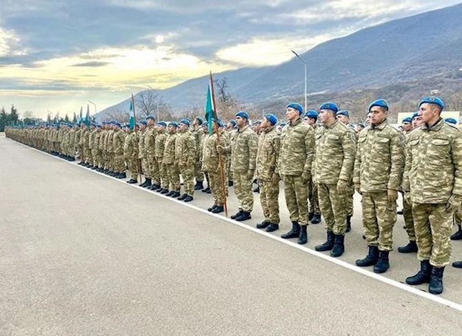 Azərbaycan Ordusunun Baş Qərargah rəisi Şuşada hərbçilərə tapşırıqlar verdi — FOTO Azərbaycan Ordusunun Baş Qərargah rəisi Şuşada hərbçilərə tapşırıqlar verdi — FOTO