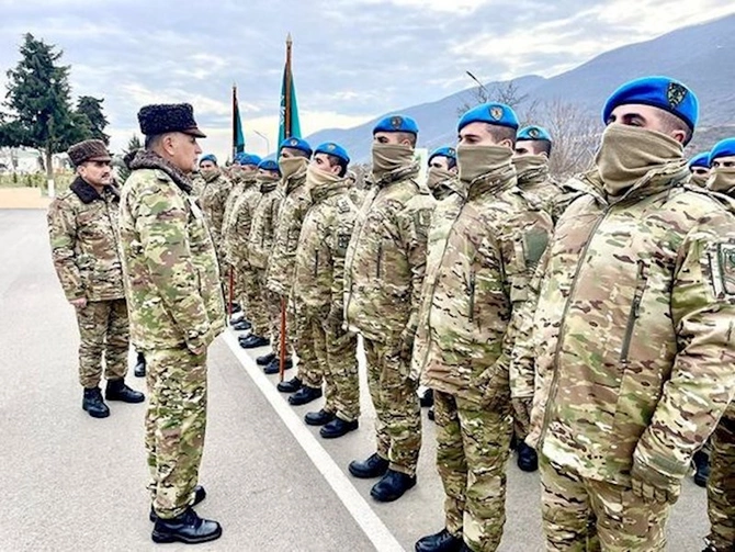 Azərbaycan Ordusunun Baş Qərargah rəisi Şuşada hərbçilərə tapşırıqlar verdi — FOTO Azərbaycan Ordusunun Baş Qərargah rəisi Şuşada hərbçilərə tapşırıqlar verdi — FOTO